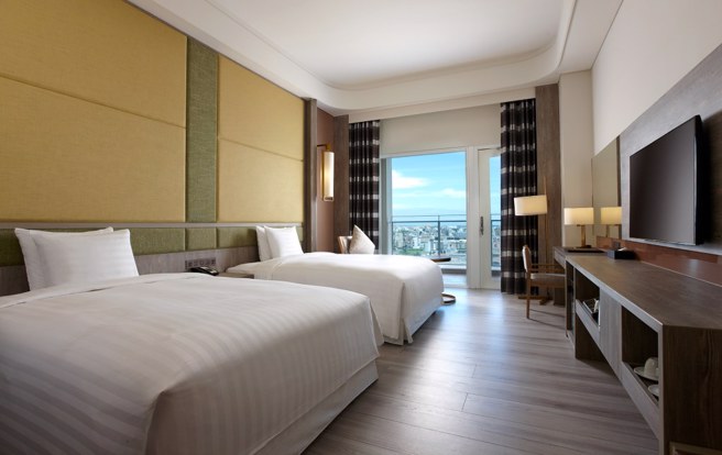 澎湖福朋喜来登酒店年终抢购，豪华客房两晚只要5,000元，入住即赠豪款袋伴手礼等优惠内容。/澎湖福朋喜来登提供