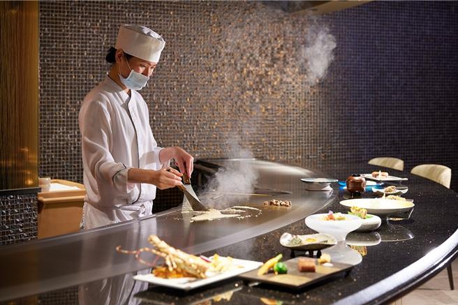 HAYASE铁板烧「特选午餐套餐」包含9道料理，从前菜、汤品到主餐及甜点，均展现主厨对料理的细致与用心。（JR东日本大饭店台北提供）