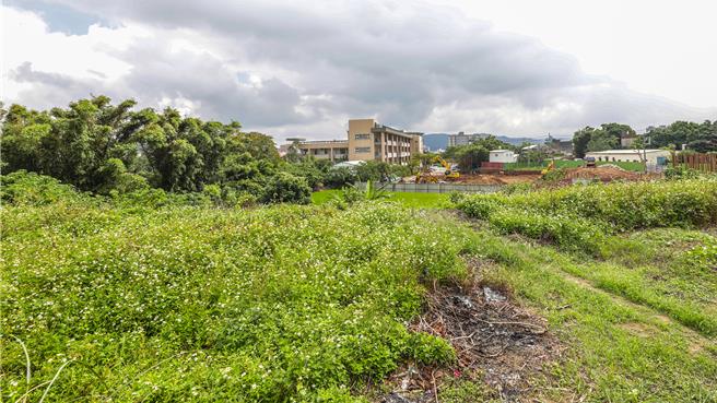 縣府租地擴建二重國中校舍，在竹科三期區段徵收後將可獲得7.45公頃學校用地，有利校區整體規畫，建全教學環境品質。（羅浚濱攝）