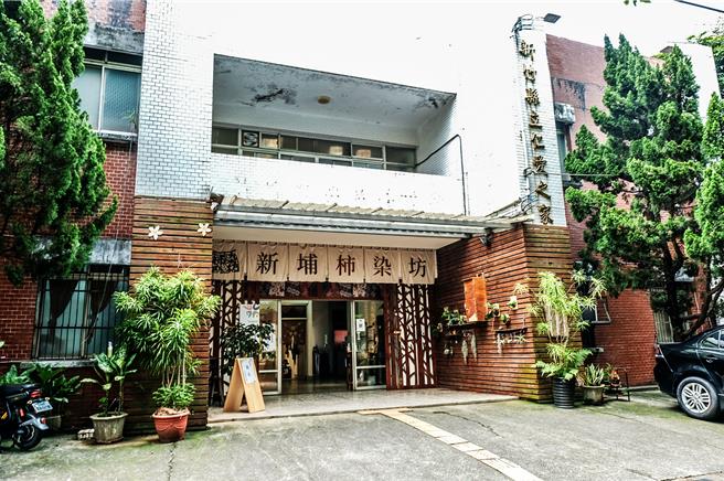 新竹县立仁爱之家将转型为社福机构，县府办理「新埔长照社福产创共融园区促参案」，县务会议8日通过老旧的办公大楼报废，将由得标厂商拆除后兴建新建物。（罗浚滨摄）