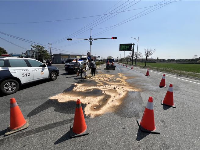 嘉義縣環保局整合縣內所有道路權責機關建立通報平台，只要民眾打1999通報，立即線上分工，大大增加道路問題處理效率。(嘉義縣政府提供／呂妍庭嘉義傳真)