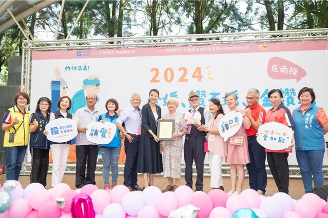 王起松、王陳九妹結縭70年成為夫妻楷模，他們認為互相禮讓是夫妻相處之道。（南投縣政府提供／楊靜茹南投傳真）