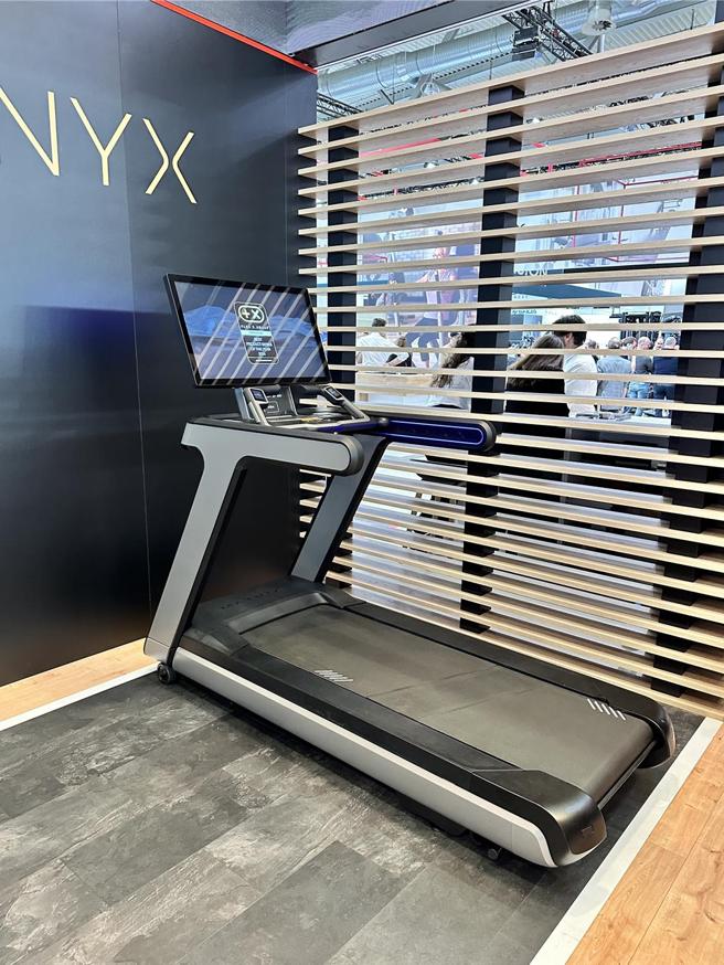 乔山的ONYX系列产品，包括Matrix Onyx电动跑步机等系列产品。图／刘朱松