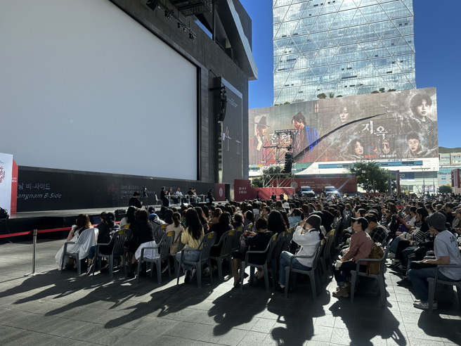 釜山影展戶外講座現場。(照片/開南大學提供)