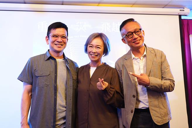 熊美玲(左)今为「重现与飞越 林秋离音乐故事展」举办发布会，陈子鸿(左)、许常德站台。（创客音乐工作室提供）