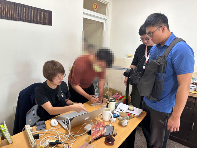 警方逮捕恐嚇議員的男子。（翻攝畫面）