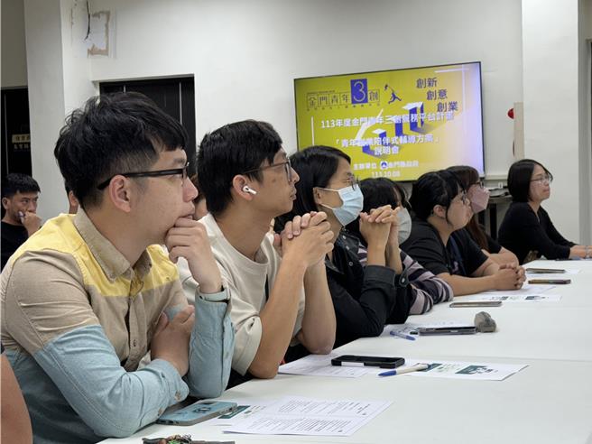 「青年创业陪伴式辅导方案」将由60位各领域及具备两岸商贸经验的专业顾问，协助青年创业体质调整、带动营业额提升、辅导申请政府或民间投资专案等、提供两岸商贸谘询服务。（于家麒摄）