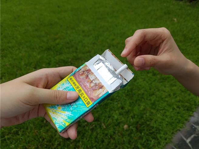 卫福部今年8月预告订定「菸品禁止使用之添加物」草案，拟禁止27种添加物，昨天（7）预告期满。此为加味菸示意图（王家瑜摄）