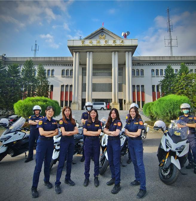4部2024年的T-MAX大型重型机车，择派5名女警骑行。（云林县警局交通队长詹百平提供）