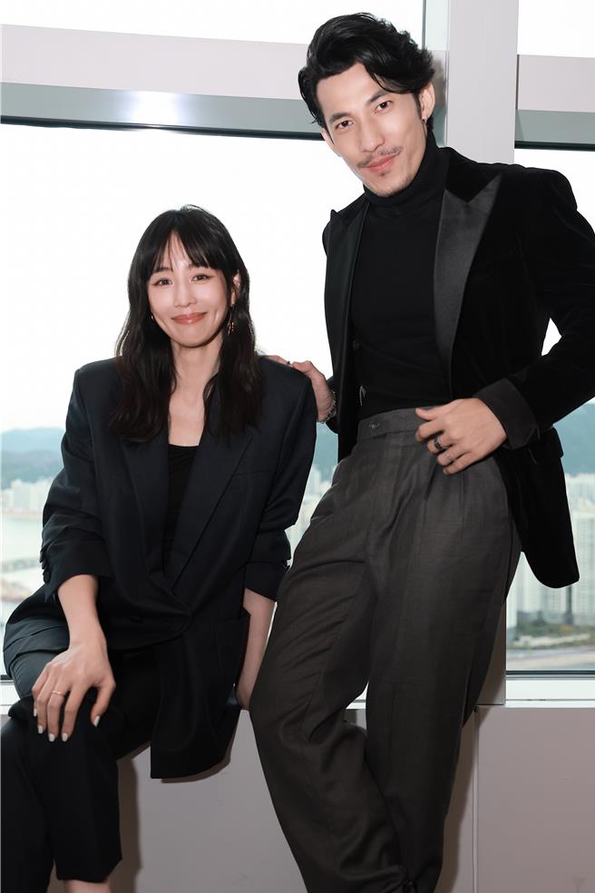 张钧𡩋和连炳发在瀚草文创釜山国际发布会上再次重逢。（瀚草文创提供）