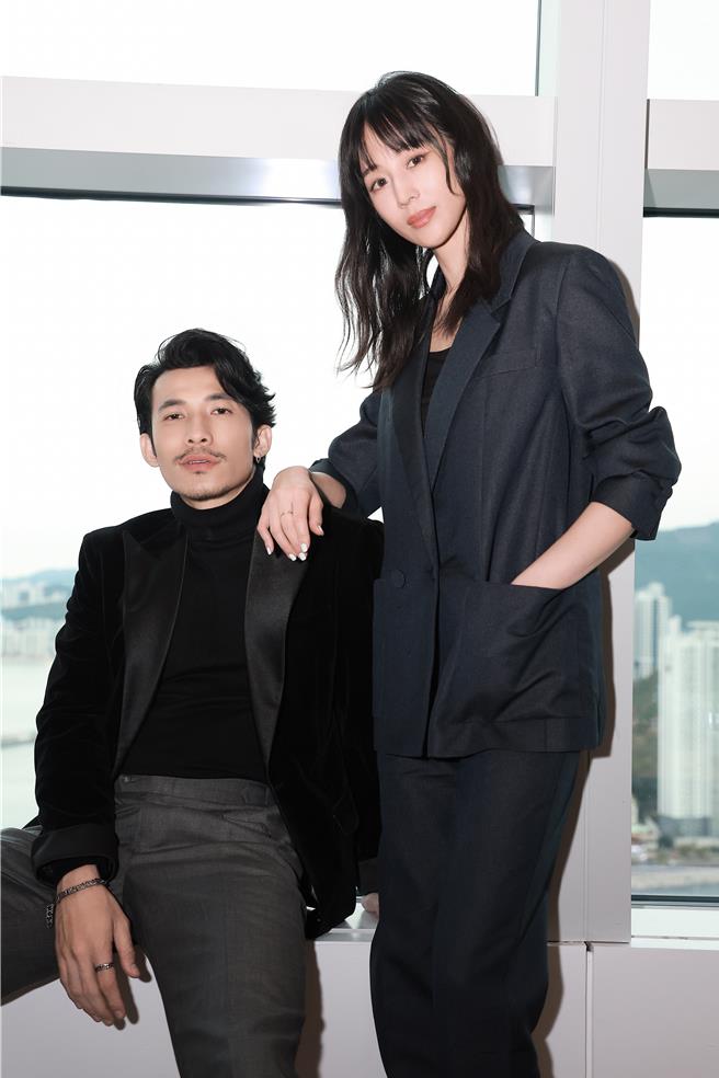 张钧𡩋和连炳发在瀚草文创釜山国际发布会上再次重逢。（瀚草文创提供）