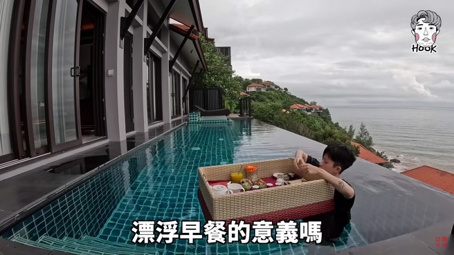 Hook不禁纳闷漂浮早餐的意义何在？（图／Hook YouTube）