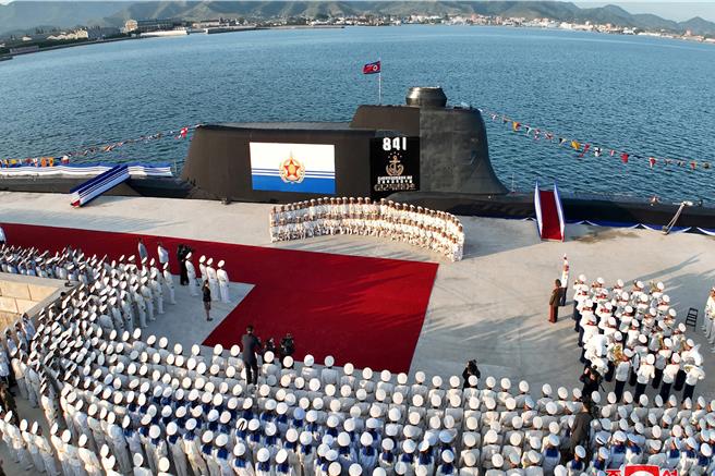 2023年9月8日，北韓建造的首艘「金君玉英雄」號戰術核攻擊潛艇舉行下水典禮。（路透社）