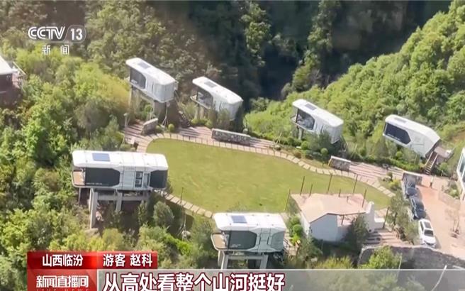 十一假期文旅新亮点赛事旅行、县域旅行火了。图为 在山西临汾，多个景区推出低空游鸟瞰项目。（大陆央视） 