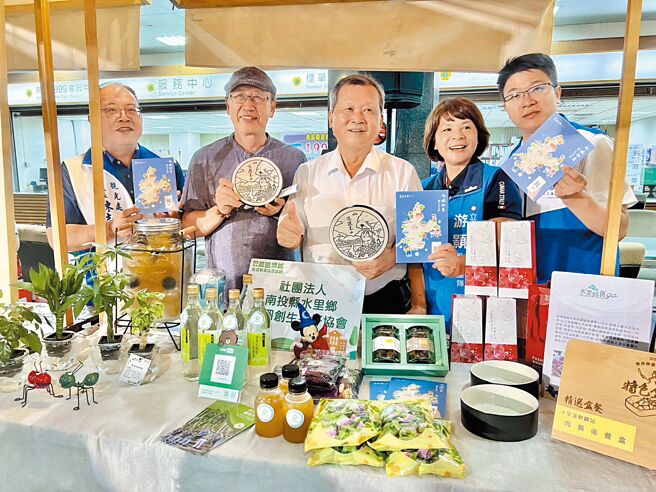 南投縣政府推出引客獎勵計畫，縣內逾180家業者響應「遊南投賺獎勵」方案，到南投旅遊消費每人最高可折抵2200元。（楊靜茹攝）