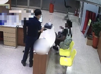 暖！外籍生弄丢钱包跑派出所求救 新北芦洲警「助拦公车」寻回