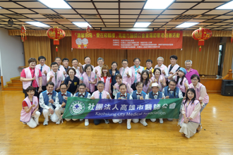 重陽節送暖 高雄市醫師公會送愛到崧鶴樓