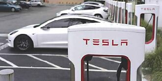 自駕計程車看旺 機器人基金占先機