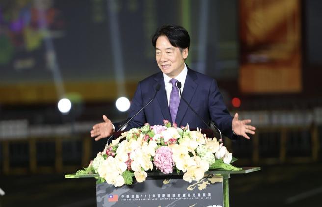  賴總統強調，今年展演主題是「當我們同在一起」，由不同世代的漫畫家，各自呈現今年的內容。（記者蘇育玄攝）