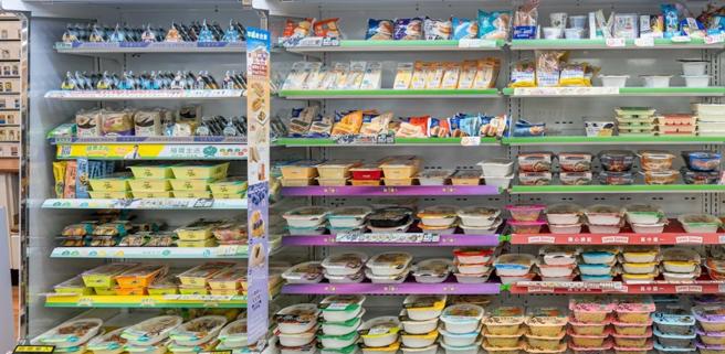 超商時常祭出鮮食折扣，吸引不少消費者尋寶。（示意圖／吳松翰攝）