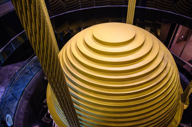 台北101的风阻尼球，开放让游客参观的地方，外国游客大讚世界少有。（示意图，shutterstock／达志）