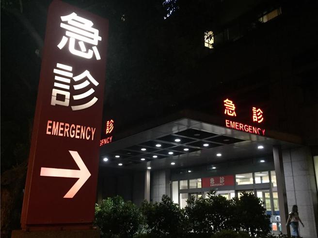 台中明星高中高二生校内坠楼不治，师生闻讯悲痛。(冯惠宜摄)