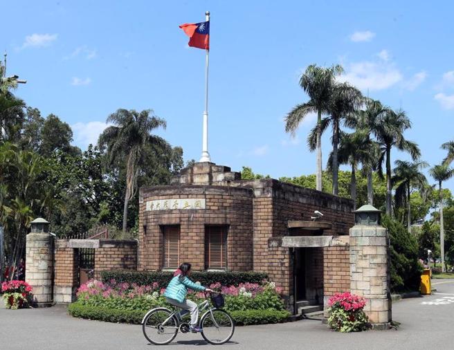 台大校门景图。(本报资料照)