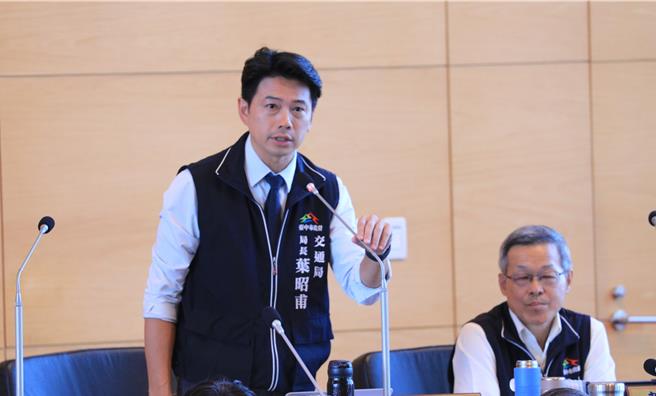 交通局長葉昭甫表示，台中市府重視行人安全，在巨業客運撞死女大生事故中，市府除重罰業者，也創首例收回客運經營路權。（林欣儀攝）