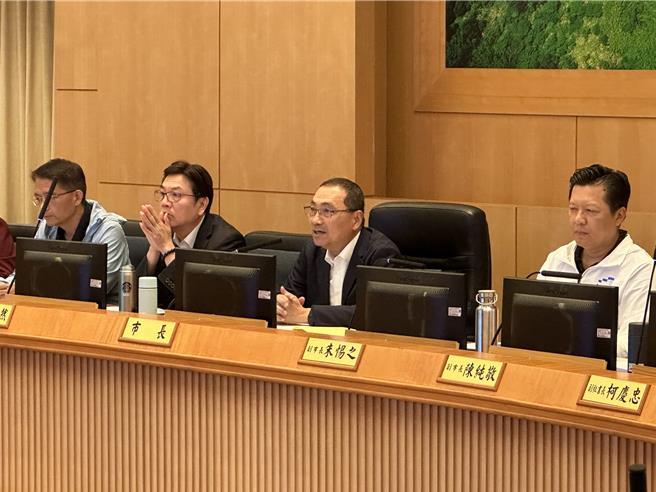 登革热疫情蔓延，截至9日，新北市已出现64例，新北市长侯友宜于市政会议指出，中和、新店3处已被列为防疫管制区，预计管制至11月2日。（高钧麟摄）