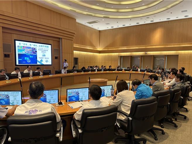 城乡局9日于市政会议中，以「城乡脉动 宜居未来」为主题做专题报告。（高钧麟摄）