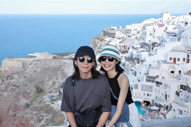 以诺久违获长假，与老婆赴希腊补度蜜月。（相信音乐提供）