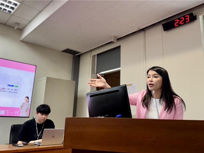 国民党立委张嘉郡9日质询农业部。（张嘉郡办公室提供／陈薏云台北传真）