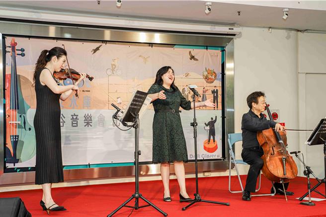 交通部觀光署西拉雅國家風景區管理處將於11月2日、3日舉辦「曾文水庫峽谷音樂會」，今（9日）記者會先邀音樂家演出，讓讓出席來賓搶先感受。（嘉義縣政府提供／呂妍庭嘉義傳真）