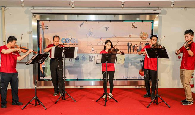 大埔愛樂弦樂團今也在記者會上演出。（嘉義縣政府提供／呂妍庭嘉義傳真）