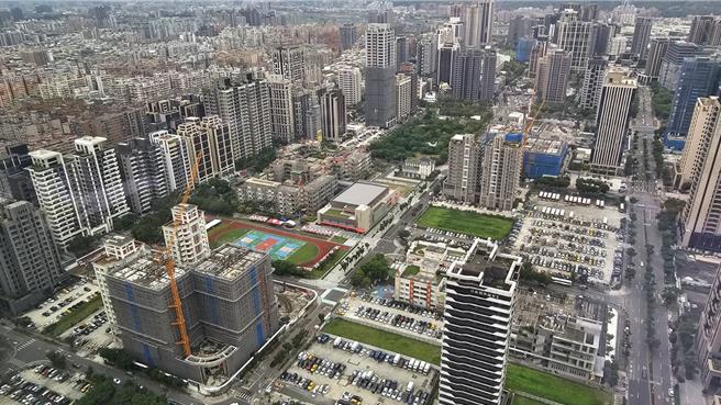 第七波选择性信用管制衝击继承者们与换屋族，殃及无辜，央行9日宣布三大松梆措施。（王莫昀摄）