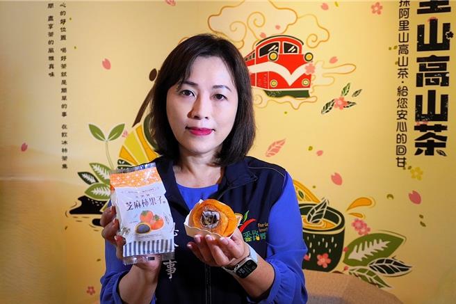 番路乡农会总干事赵幸芳说，芝麻与柿子的结合，正如两会合作一样，展现了农业合作的无限可能。(番路乡农会提供／吕妍庭嘉义传真)