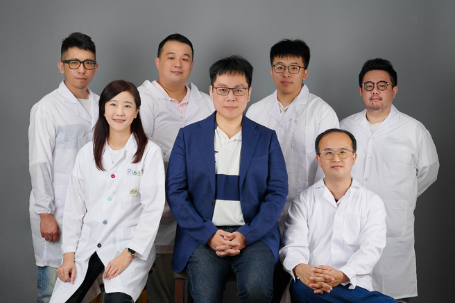 興大化學系賴秉杉特聘教授研發高效玻尿酸接枝技術。(照片/中興大學提供)