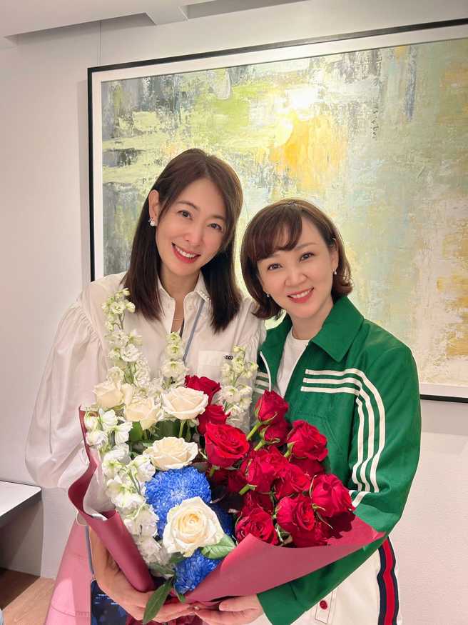 郁方送上国庆配色花束超应景，给贾永婕满满仪式感。（图／翻摄自贾永婕 脸书）