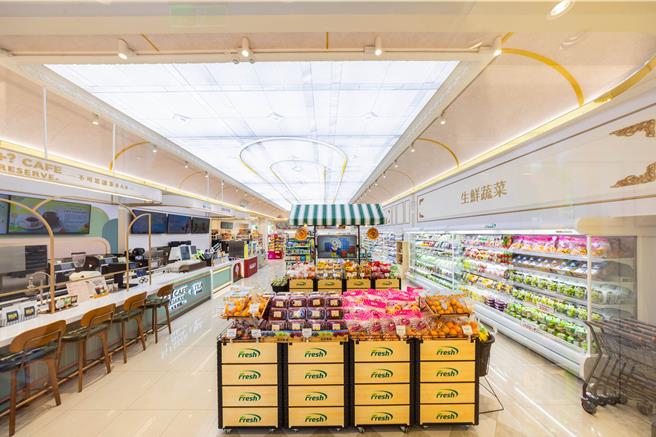7-11 Fresh湖美门市引进Fresh生鲜蔬果、肉品海鲜还有不可思议茶BAR等多元结构。（统一集团提供／朱世凯台北传真）