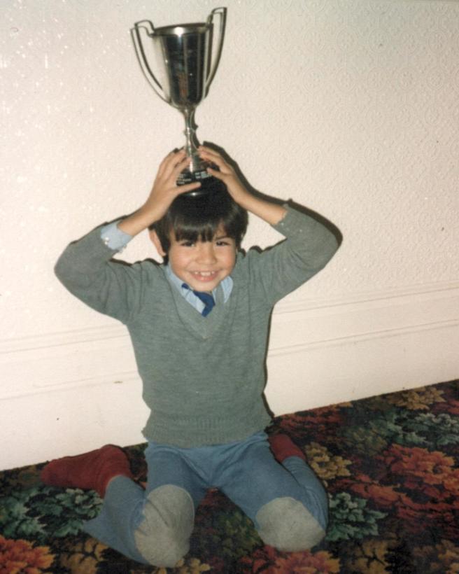 13岁的哈萨比斯，西洋棋积分已到2300。(图/英国国际象棋网站)