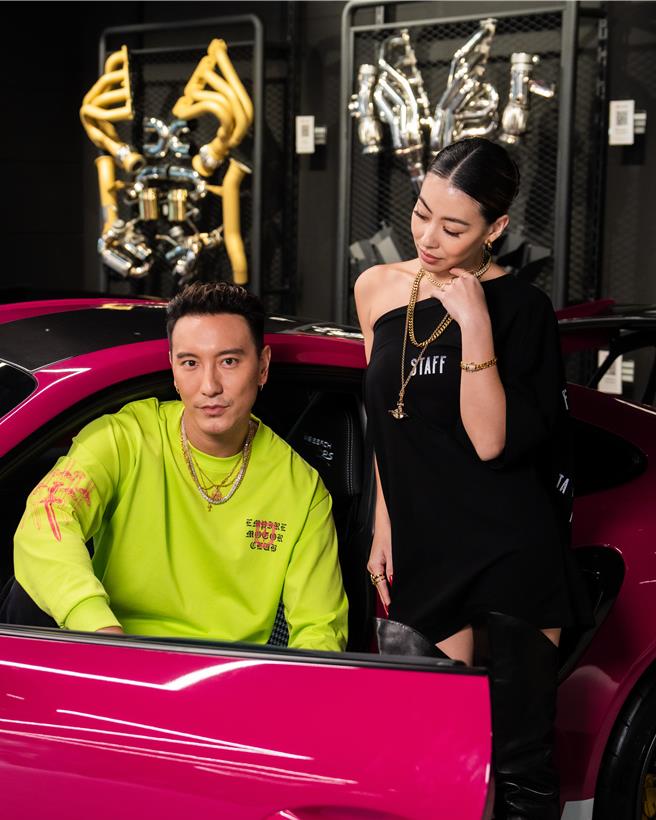 蔡诗芸（右）9日现身力挺老公王阳明个人品牌总部旗舰展间开幕活动。。（EMC提供）