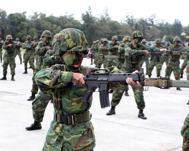 内政部今表示，在台原有户籍的中国籍役男，虽然在中国地区设有户籍后丧失台湾人民身分，但原本应负的义务包含兵役在内不会免除。（示意图／本报资料照片）