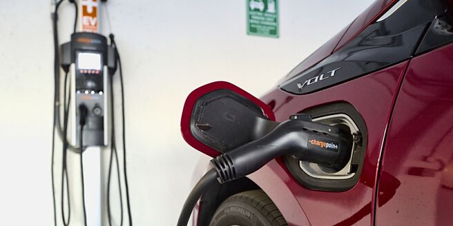 電動車電池盒製造廠精確受惠新訂單發酵，9月營收5.31億元，首破5億元。圖／美聯社