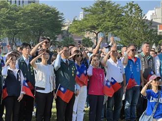 女高生任旗手  南市府國慶升旗「旗海飛揚」青春洋溢