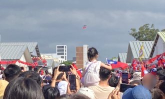 桃園國慶升旗登中原文創園區 無人機獻國旗超酷炫