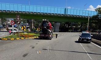 女騎士慘遭捲入水泥車底 死狀淒慘！腦漿溢出臟器外露