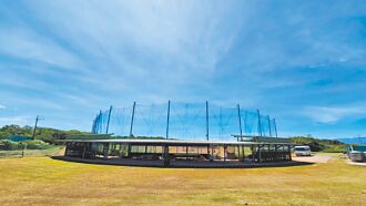 龜山棒球場破舊 鐵皮廁所沒門