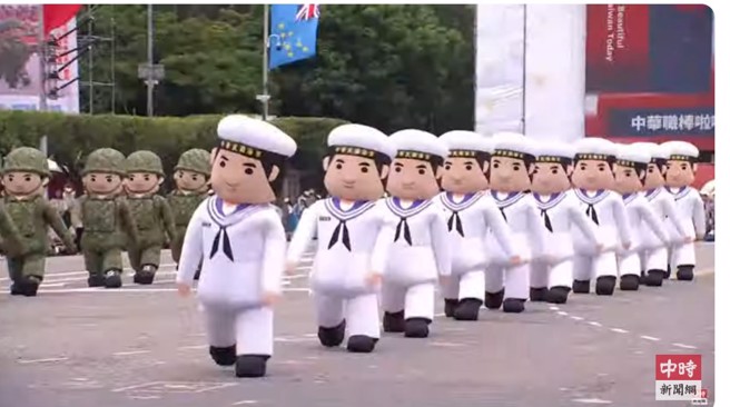 三軍大型人偶上場，展現活潑氣息。（取自中時新聞網）