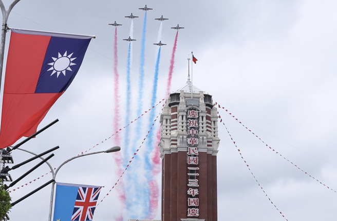113年中華民國國慶10日舉行，空軍雷虎小組衝場畫上完美句點。（陳俊吉攝）