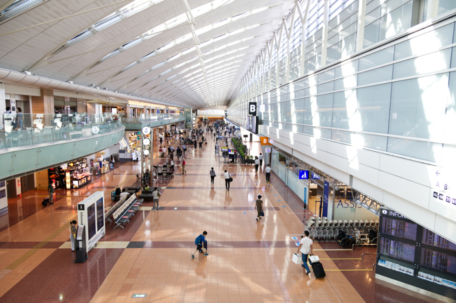 一名日本女子在泰国买了LV包，回国被课税5万4700日圆（约新台币1万1000元）。图为东京羽田机场。（图：shutterstock／达志）